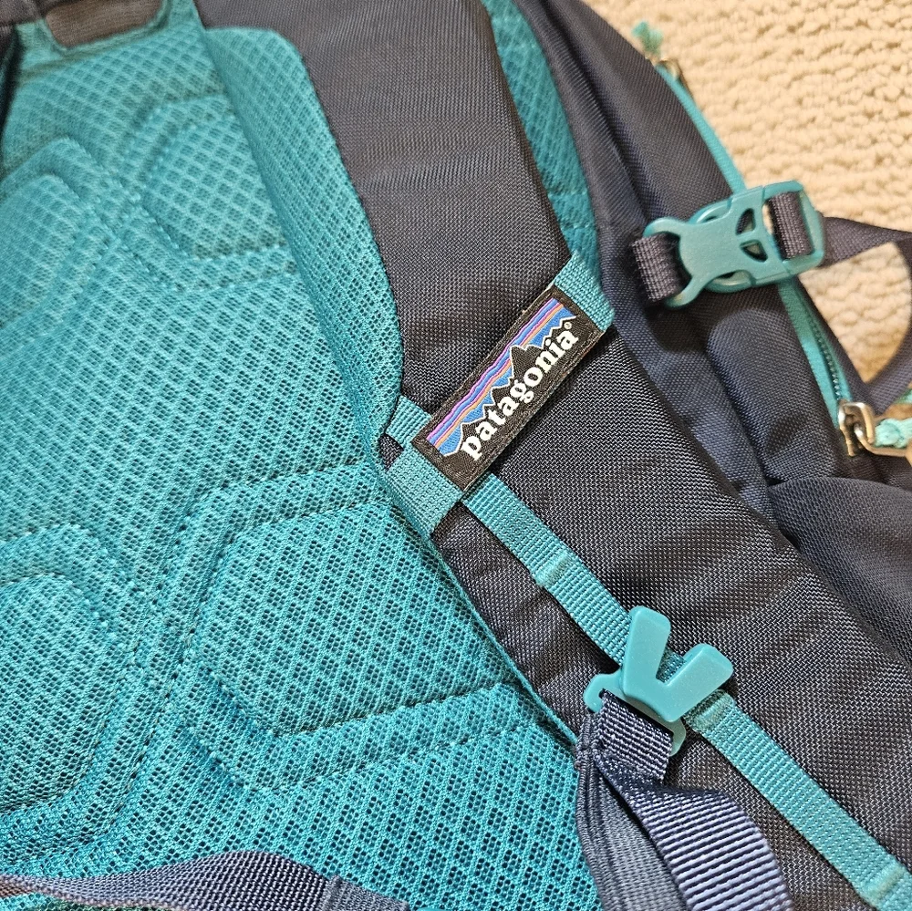 Patagonia nwot Navy Blue Backpack - Picture 3 of 9